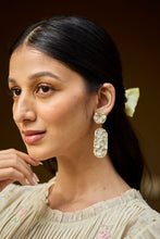 Load image into Gallery viewer, XOXO Pearl Earrings