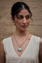 Load image into Gallery viewer, Noir Cupid Necklace