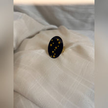 Load image into Gallery viewer, Vyom Oval