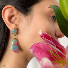 Load image into Gallery viewer, Button rose stud