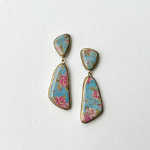 Load image into Gallery viewer, Button rose stud