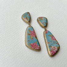 Load image into Gallery viewer, Button rose stud