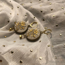 Load image into Gallery viewer, Tabu wearing Tinsel Magnolia
