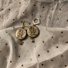 Load image into Gallery viewer, Tinsel Buttercup