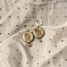 Load image into Gallery viewer, Tinsel Buttercup