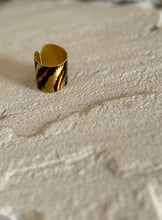 Load image into Gallery viewer, The Wide Tiger Ring
